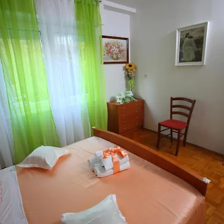 Brni Apartment *