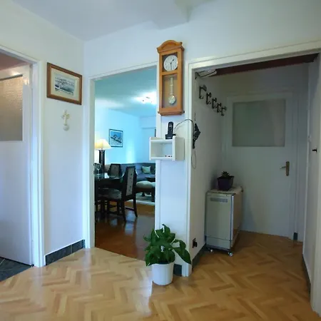 Brni Apartment Split